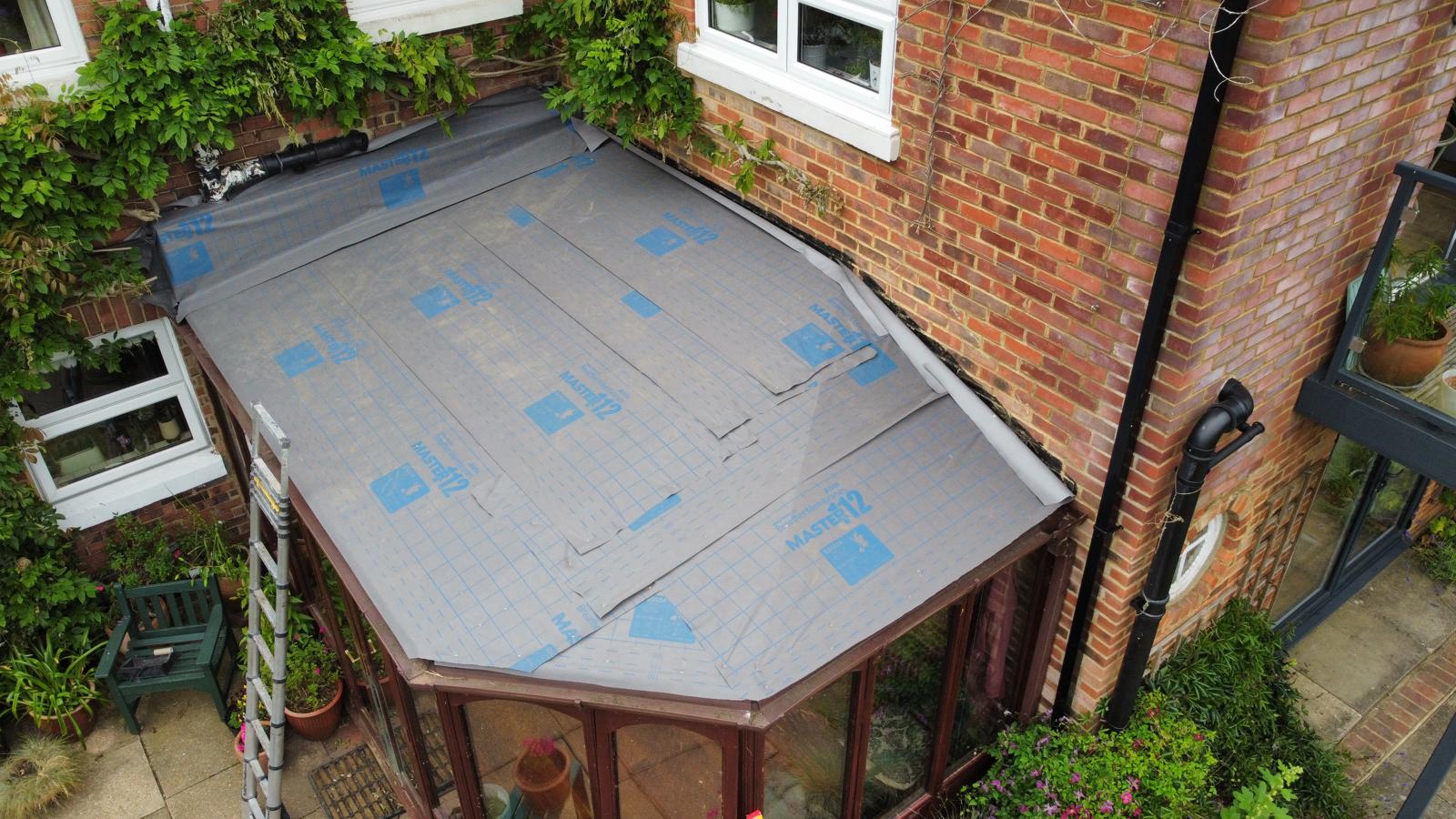 Flat roof being completed